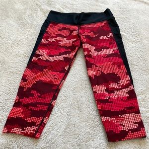Nike capri style athletic pants